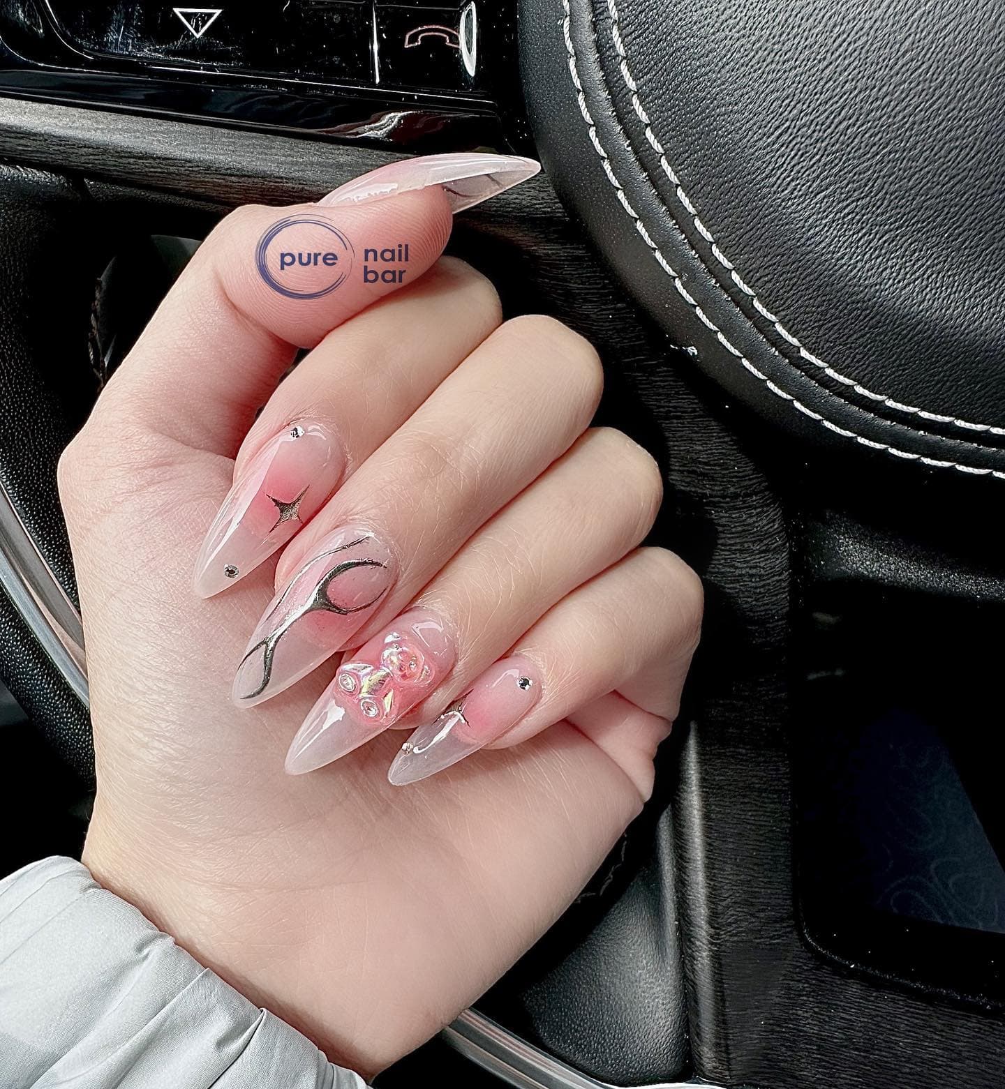 Nail art créatif et ornements chez Ongles Charlesbourg